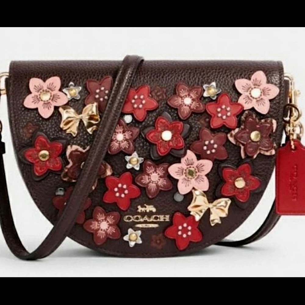 Coach Ellen flowers appliques
Valentine’s Day’s gift.